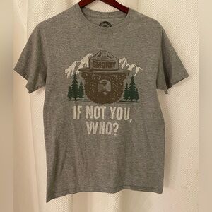 Gray Smokey Bear Graphic T-Shirt Size Small